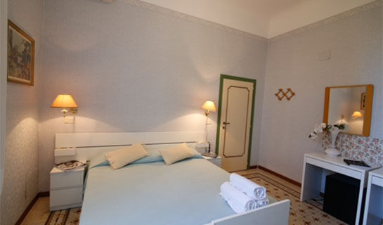 HOTEL VILLA PINA (B&B) Senigallia (AN)