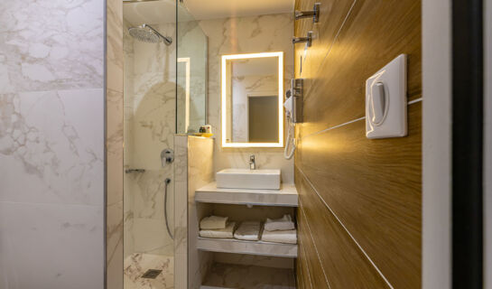 HÔTEL LE COURS Saint-Gilles du Gard