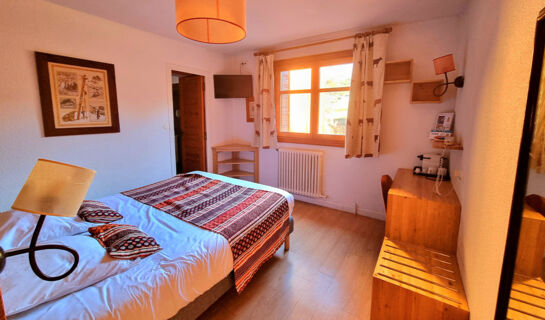 LOGIS HÔTEL LES PEUPLIERS Baratier