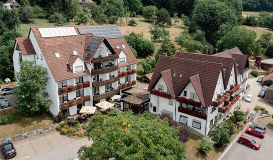 LANDIDYLL HOTEL ZUM ALTEN SCHLOß Kirchensittenbach