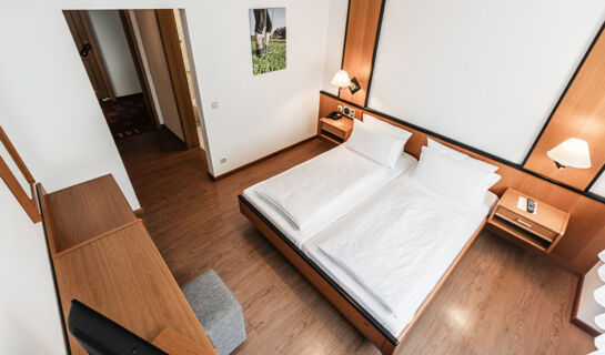 LANDIDYLL HOTEL ZUM ALTEN SCHLOß Kirchensittenbach