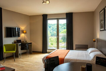 ADONIS LYON DOCK OUEST (B&B) lyon