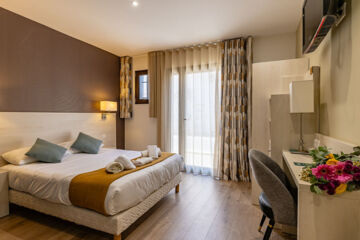 HÔTEL LE COURS Saint-Gilles du Gard