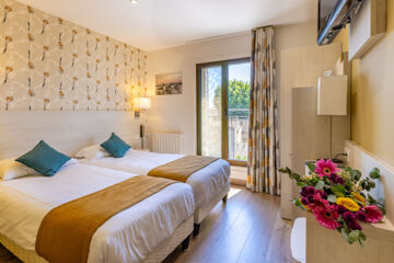 HÔTEL LE COURS Saint-Gilles du Gard