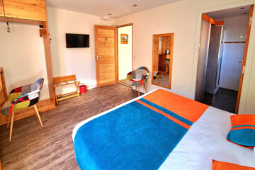 LOGIS HÔTEL LES PEUPLIERS Baratier